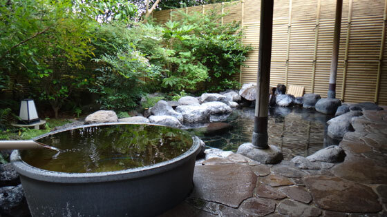 blog15.6.2bath2.jpg